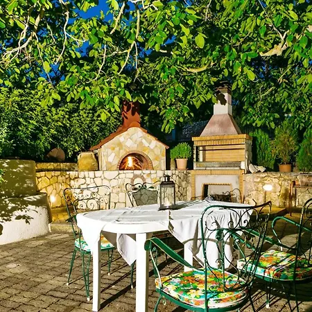 3 Bedrooms With Sea View Enclosed Garden And Wifi At 5 Km Away From The Beach *