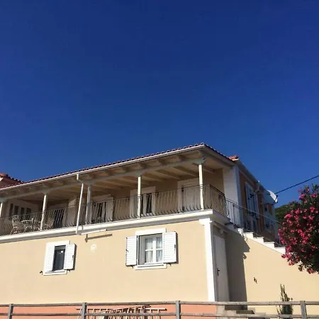 3 Bedrooms With Sea View Enclosed Garden And Wifi At 5 Km Away From The Beach