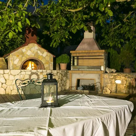 3 Bedrooms With Sea View Enclosed Garden And Wifi At 5 Km Away From The Beach * Tzamarelata