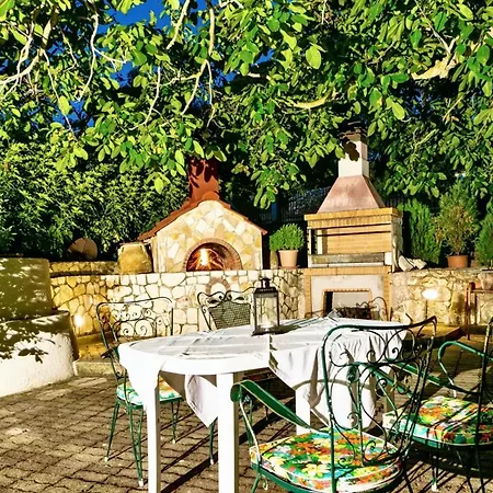 3 Bedrooms With Sea View Enclosed Garden And Wifi At 5 Km Away From The Beach *