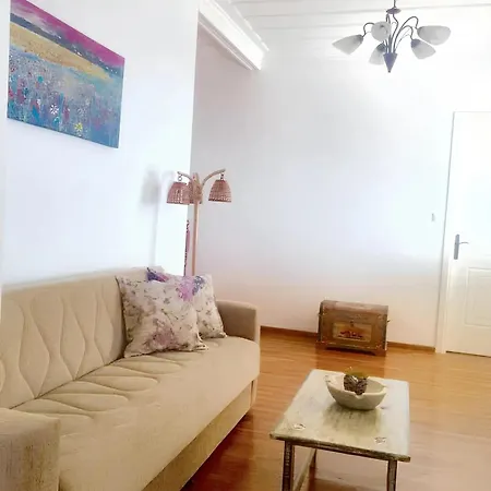 Lägenhet Spacious Apartment With Sea View In Tzamarelata - 90 M²