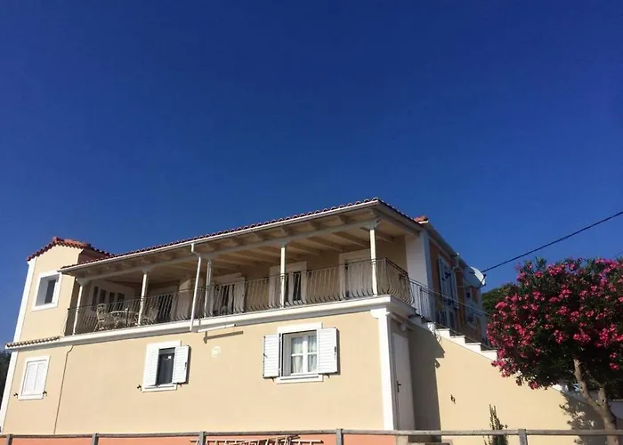 Spacious Apartment With Sea View In Tzamarelata - 90 M²